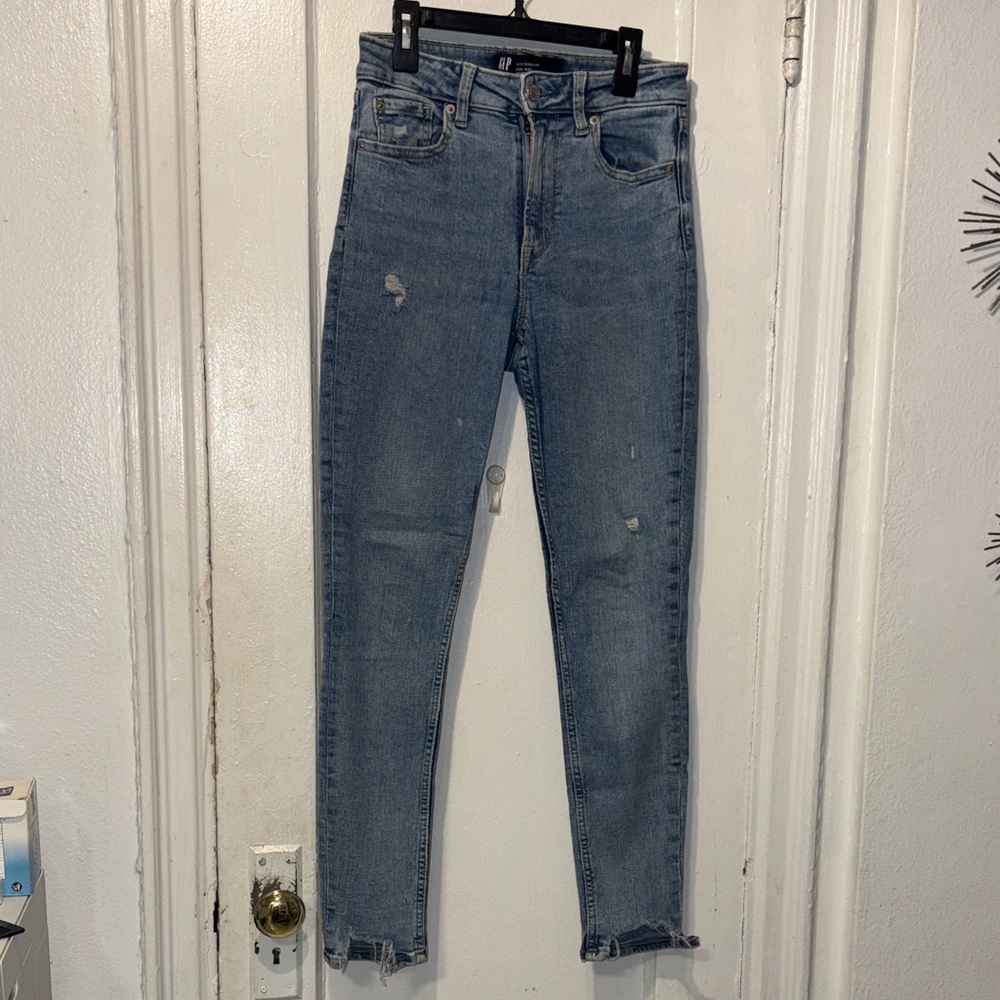 GAP Women's Light Blue Skinny Jeans with Subtle Distress